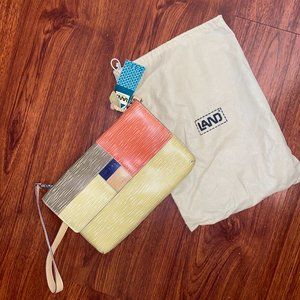 LAND Longgrain Collection Leather Purse/Wristlet